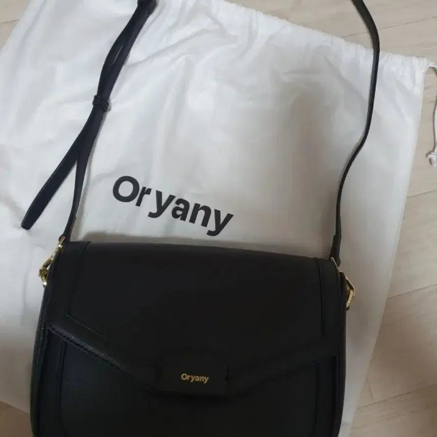 [BUNJANG] Ohyani Crossbody Bag / 오야니 가방 크로스백 블랙 검정