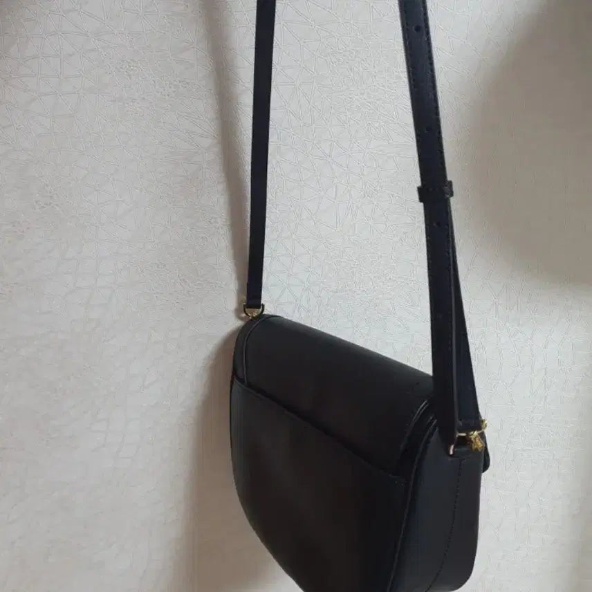 [BUNJANG] Ohyani Crossbody Bag / 오야니 가방 크로스백 블랙 검정