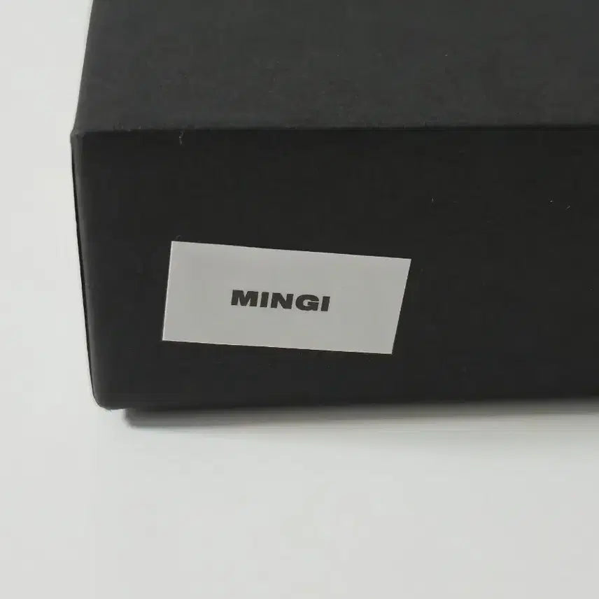 에이티즈 민기 실버포일 새상품(비닐만 제거)