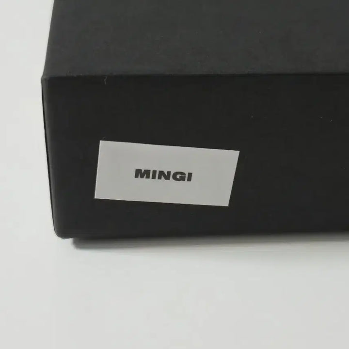 에이티즈 민기 실버포일 새상품(비닐만 제거)