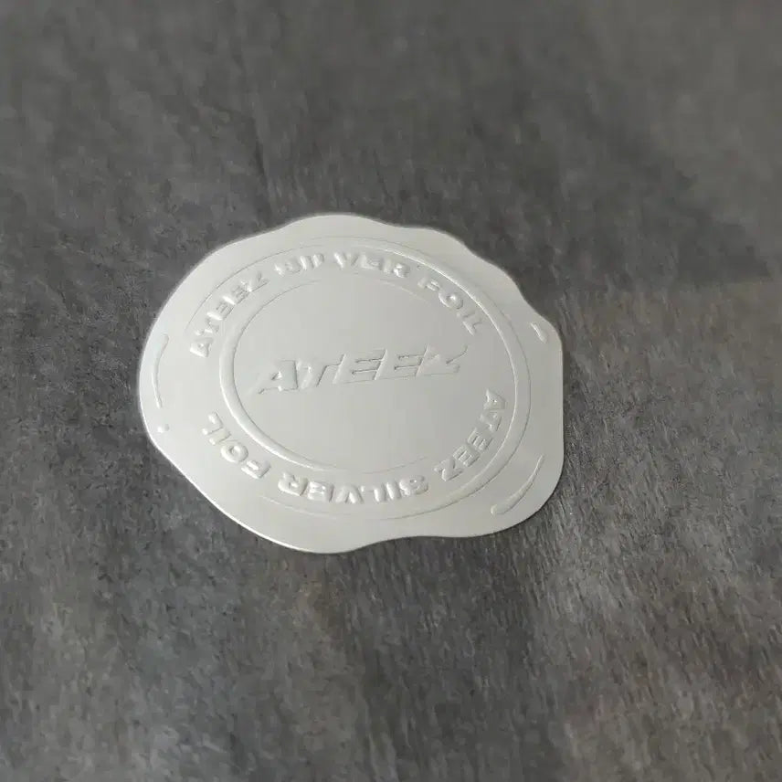 에이티즈 민기 실버포일 새상품(비닐만 제거)