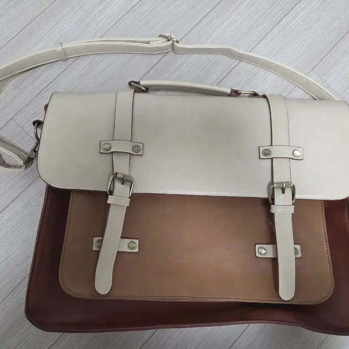 [BUNJANG] Echossy Laptop Bag / 에코수시 노트북가방 크로스백 숄더백 가방