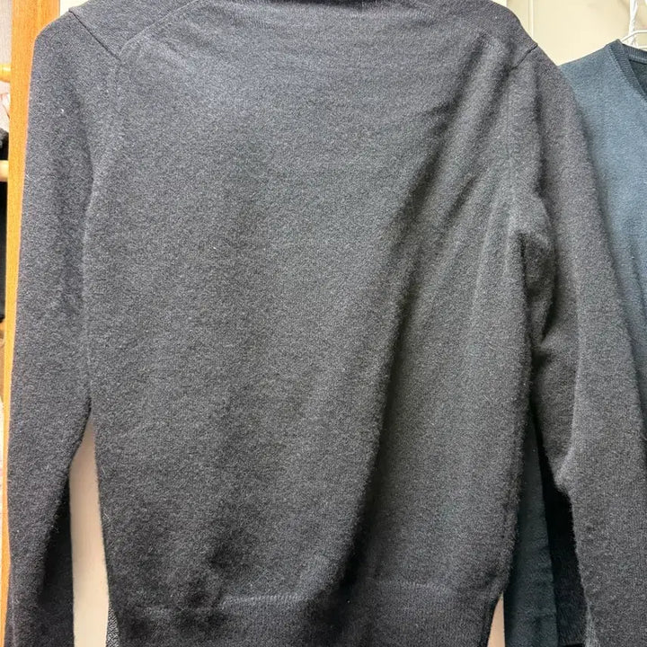 [SOLD OUT] 크림정품-M사이즈) 여성 꼼데가르송 가디건 골드하트