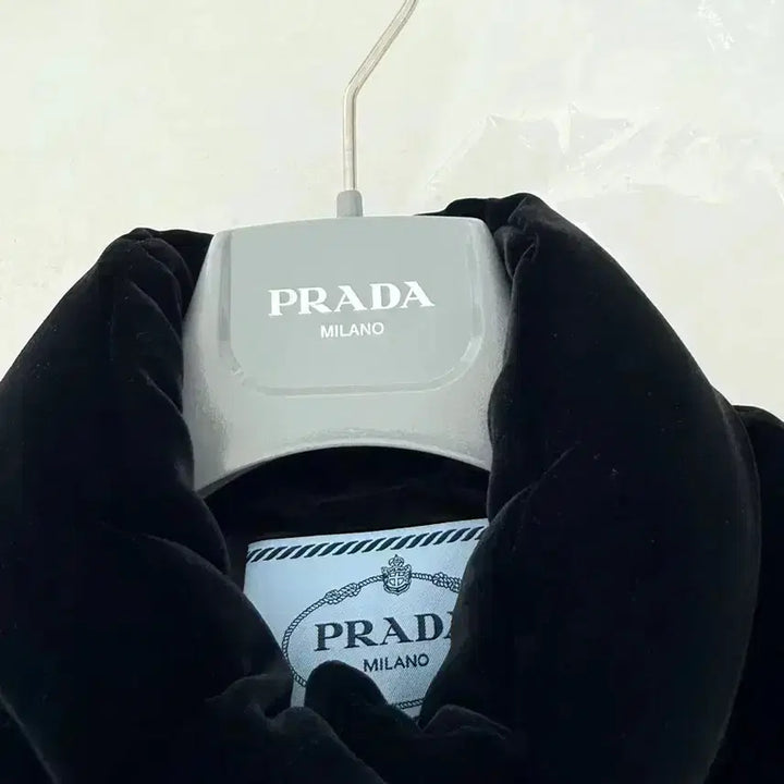 [BUNJANG] Prada Velvet Two-Way Crop Padded Jacket / Prada 프라다 벨벳 투웨이 크롭 패딩