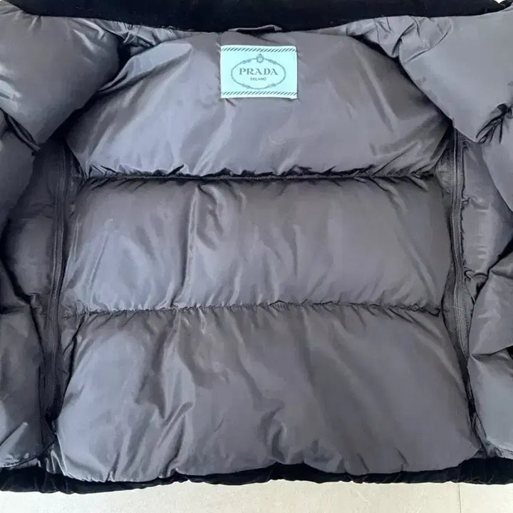 [BUNJANG] Prada Velvet Two-Way Crop Padded Jacket / Prada 프라다 벨벳 투웨이 크롭 패딩