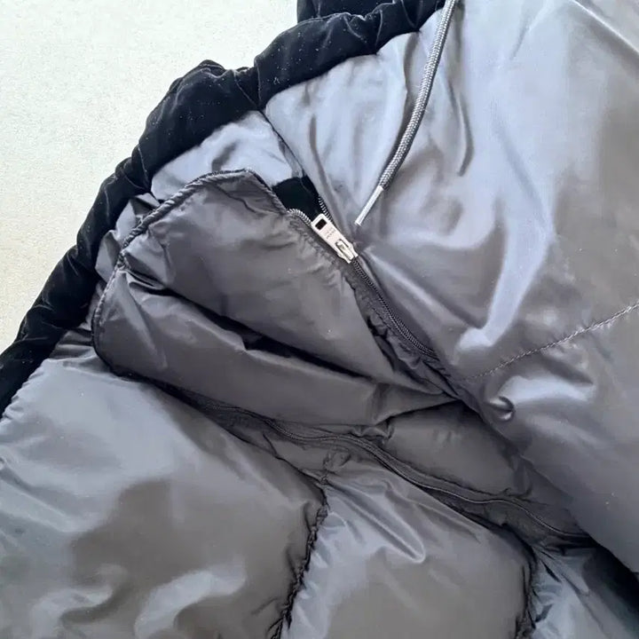 [BUNJANG] Prada Velvet Two-Way Crop Padded Jacket / Prada 프라다 벨벳 투웨이 크롭 패딩