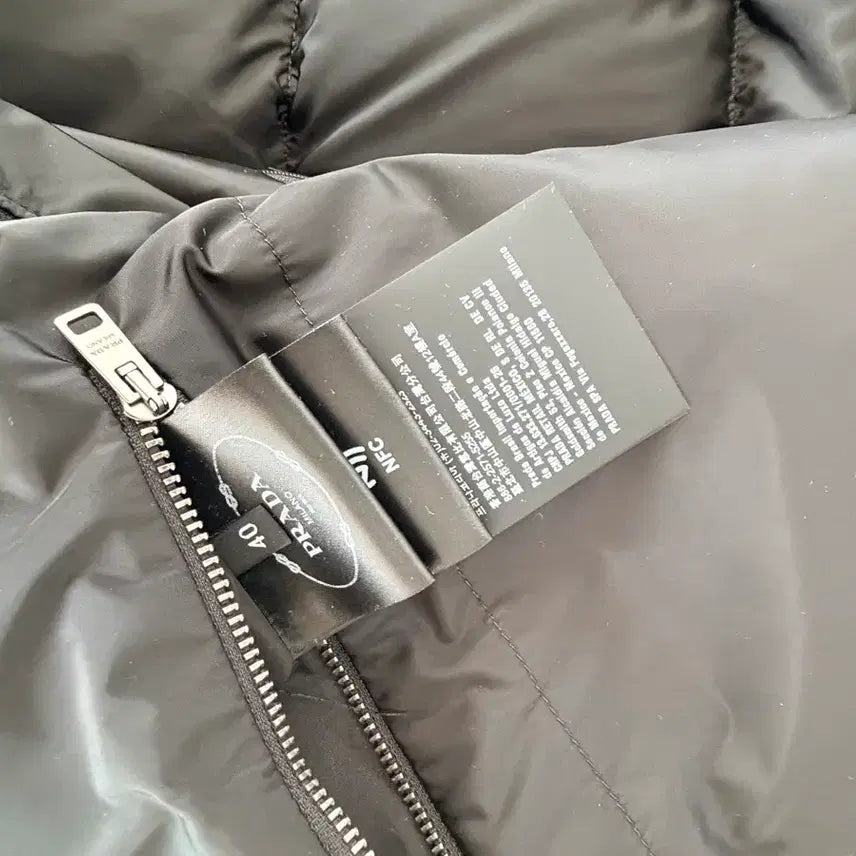 [BUNJANG] Prada Velvet Two-Way Crop Padded Jacket / Prada 프라다 벨벳 투웨이 크롭 패딩