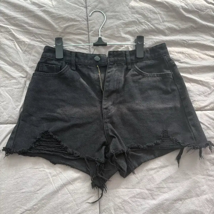 [BUNJANG] Black Denim Cutoff Shorts / 블랙 데님 컷오프 숏팬츠