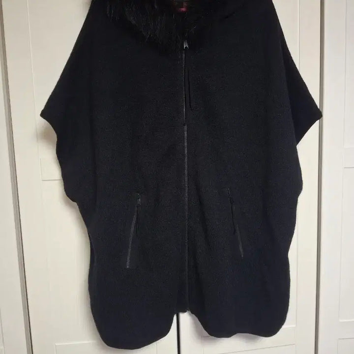 [BUNJANG] VOV Raccoon Fur Cape Coat One Size / 택포/VOV 라쿤털 케이프 코트 (프리사이즈