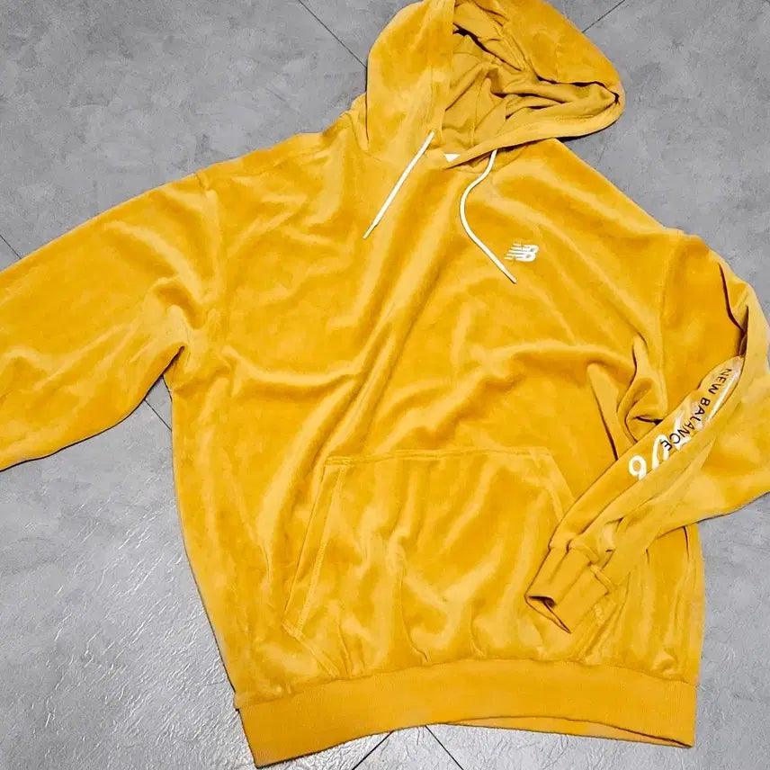 [SOLD OUT] 뉴발란스 벨로아 로고소매 후드티 옐로우 100