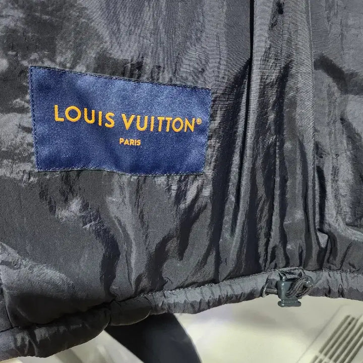 [BUNJANG] Louis Vuitton Quilted Monogram Puffer Jacket / 루이비통 퀼팅 모노그램 패딩