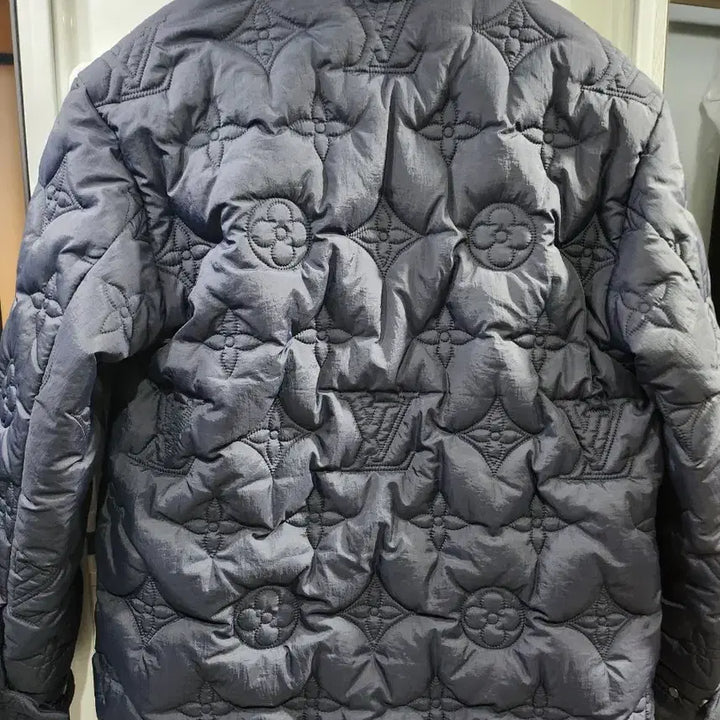[BUNJANG] Louis Vuitton Quilted Monogram Puffer Jacket / 루이비통 퀼팅 모노그램 패딩