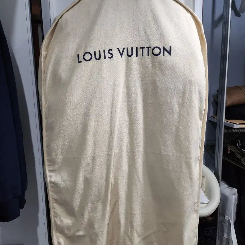 [BUNJANG] Louis Vuitton Quilted Monogram Puffer Jacket / 루이비통 퀼팅 모노그램 패딩