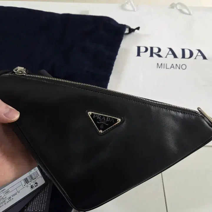 [BUNJANG] Prada Triangle Leather Crossbody Bag / [새상품] 프라다 트라이앵글 레더 크로스백 블랙