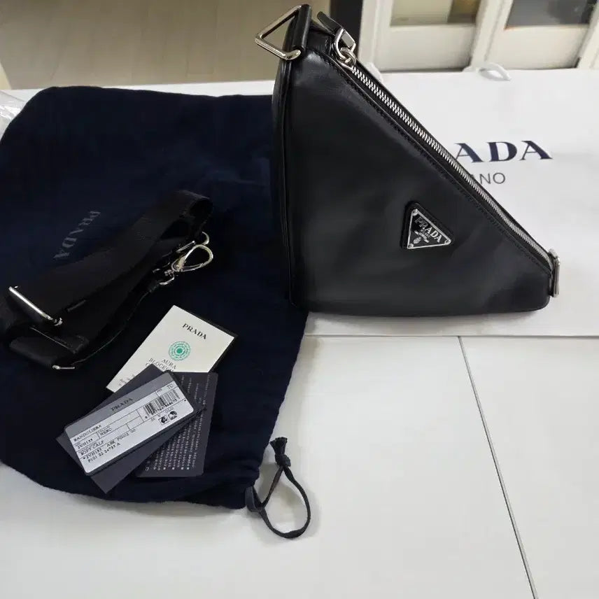 [BUNJANG] Prada Triangle Leather Crossbody Bag / [새상품] 프라다 트라이앵글 레더 크로스백 블랙