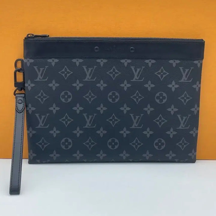 [BUNJANG] Louis Vuitton Eclipse Pochette To Go Clutch / [ 정품 / 새상품급 ] 루이비통 이클립스 포쉐트 투고 클러치