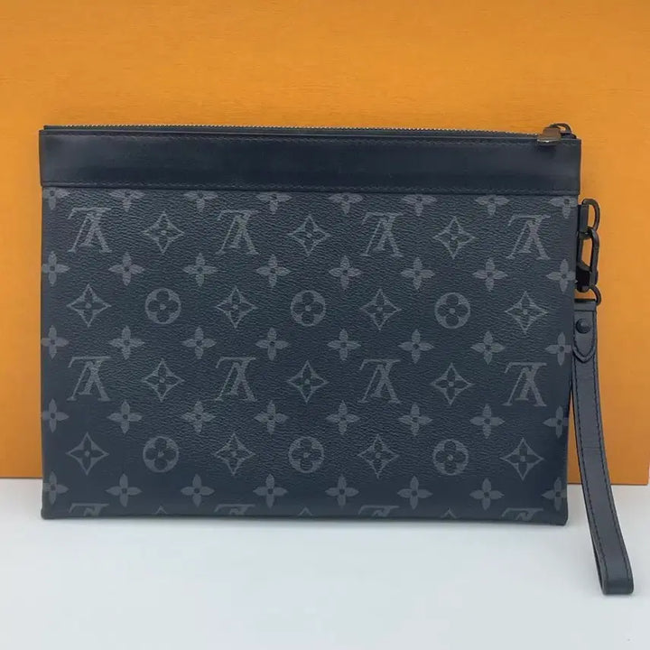 [BUNJANG] Louis Vuitton Eclipse Pochette To Go Clutch / [ 정품 / 새상품급 ] 루이비통 이클립스 포쉐트 투고 클러치