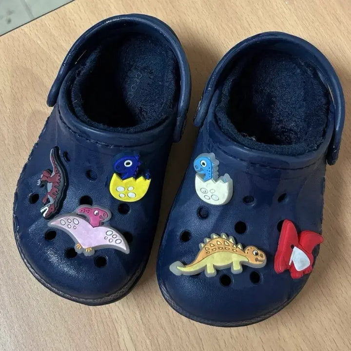 [BUNJANG] Crocs Dino Slippers (Navy, Size 160) / 크록스 아동 슬리퍼 네이비 다이노 지비츠 안에 털 있음 160사이즈