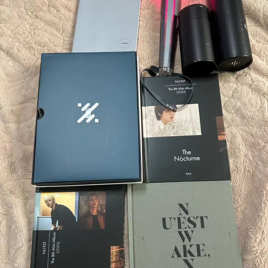 미사용/새 상품! 뉴이스트(NU'EST) 앨범 + 응원봉 + 굿즈 일괄