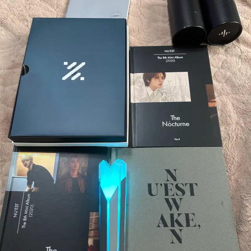 미사용/새 상품! 뉴이스트(NU'EST) 앨범 + 응원봉 + 굿즈 일괄