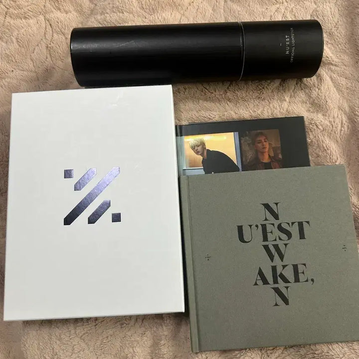 미사용/새 상품! 뉴이스트(NU'EST) 앨범 + 응원봉 + 굿즈 일괄
