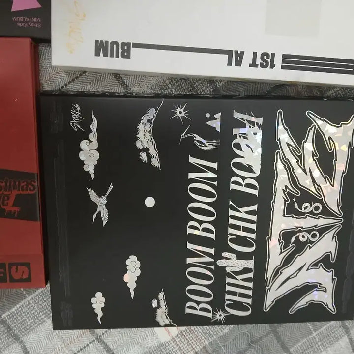 스트레이키즈 앨범들 입니다! 한꺼번에 다 팔아요! 따로 팔지는 않습니다!