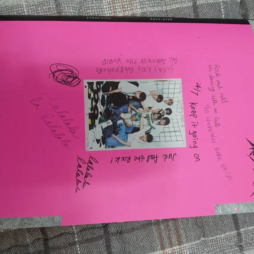 스트레이키즈 앨범들 입니다! 한꺼번에 다 팔아요! 따로 팔지는 않습니다!