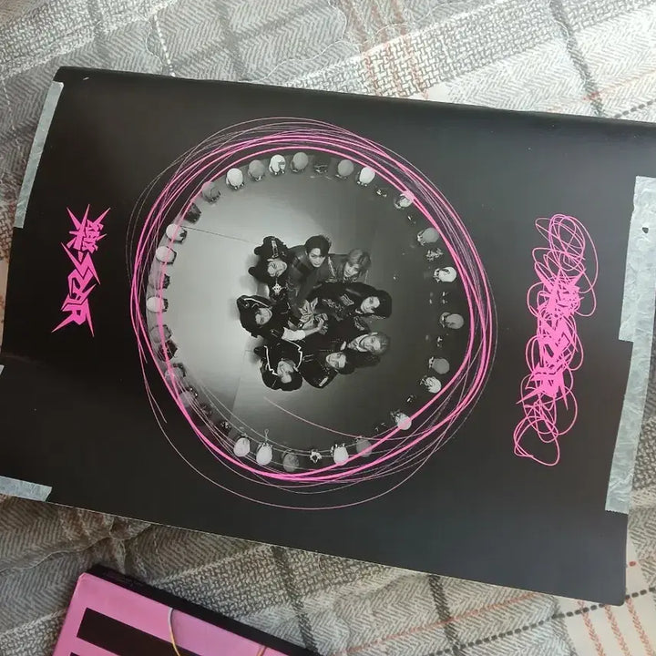 스트레이키즈 앨범들 입니다! 한꺼번에 다 팔아요! 따로 팔지는 않습니다!