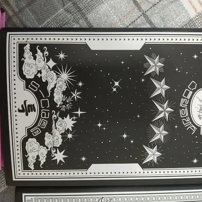 스트레이키즈 앨범들 입니다! 한꺼번에 다 팔아요! 따로 팔지는 않습니다!