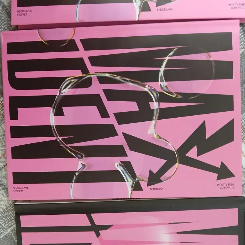 스트레이키즈 앨범들 입니다! 한꺼번에 다 팔아요! 따로 팔지는 않습니다!