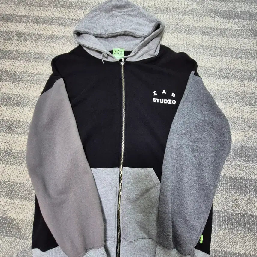 [SOLD OUT] 아이앱 니니즈 후드집업 xl