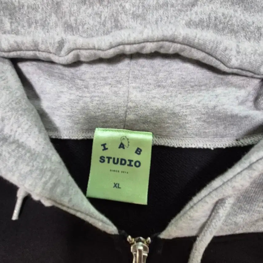[SOLD OUT] 아이앱 니니즈 후드집업 xl