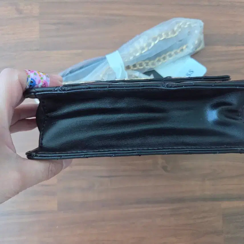 [BUNJANG] Crossbody Bag / 게스체인크로스백새제품