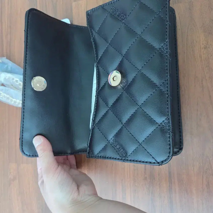 [BUNJANG] Crossbody Bag / 게스체인크로스백새제품