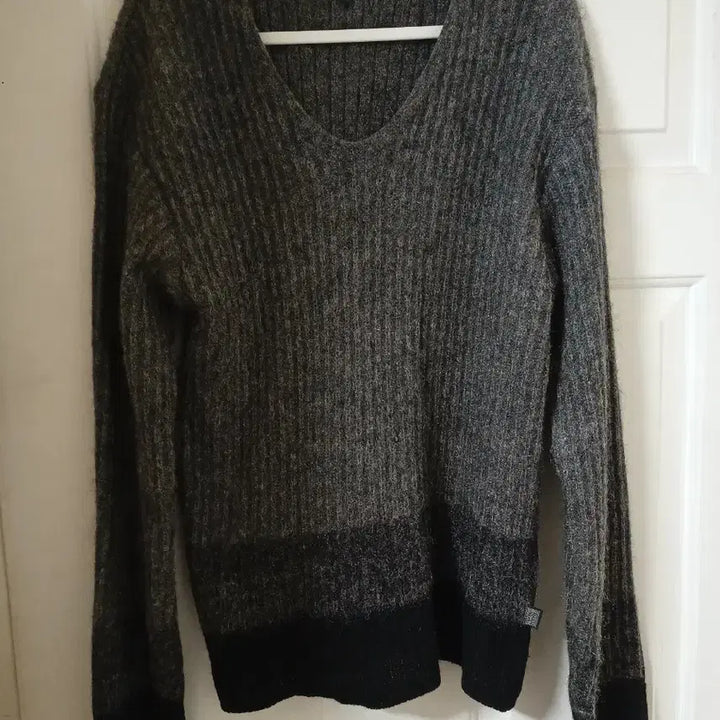 [BUNJANG] Marithe Francois Girbaud V-Neck Knit Sweater / 마리떼 프랑수와 저보 브이넥 니트/스웨터