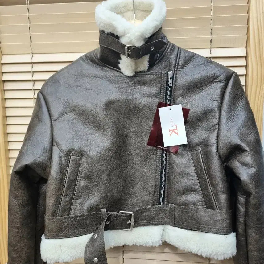 [SOLD OUT] (새상품) 콜릿 크롭 무스탕 양털 자켓
