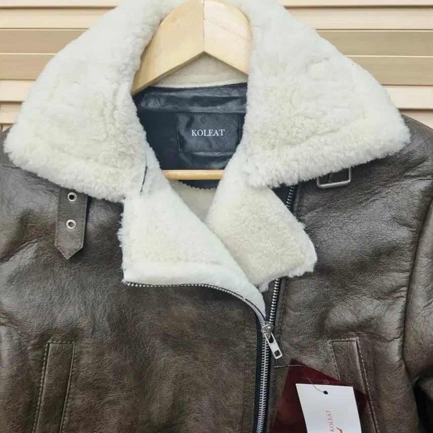 [SOLD OUT] (새상품) 콜릿 크롭 무스탕 양털 자켓