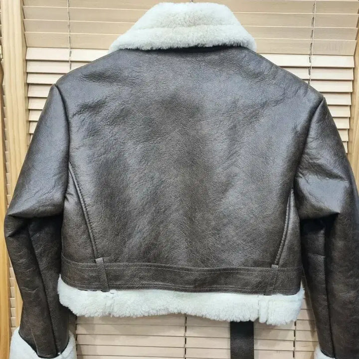 [SOLD OUT] (새상품) 콜릿 크롭 무스탕 양털 자켓