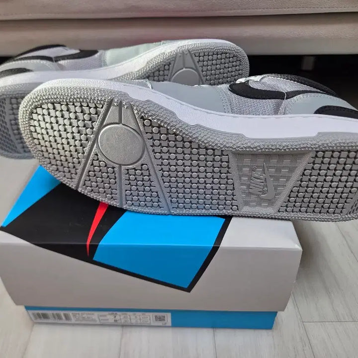 [BUNJANG] Travis Scott McAttack SP Light Smoke Grey [250, Sealed] / 트래비스 스캇 맥어택 SP 라이트 스모크 그레이 [250, 새상품]