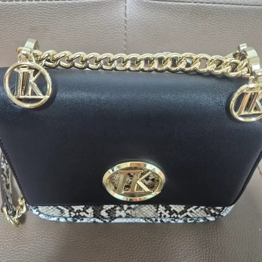 [BUNJANG] LK Black Chain Shoulder Bag / LK 블랙 체인 숄더백