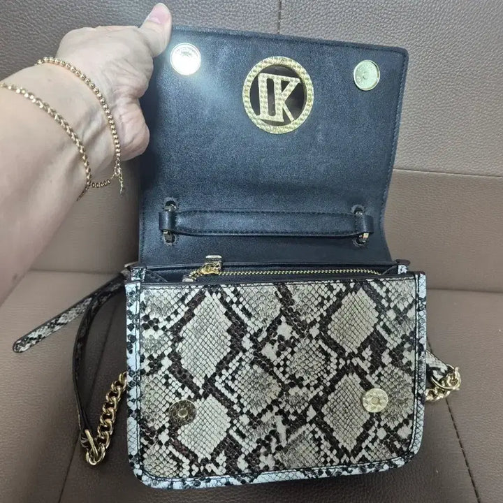 [BUNJANG] LK Black Chain Shoulder Bag / LK 블랙 체인 숄더백