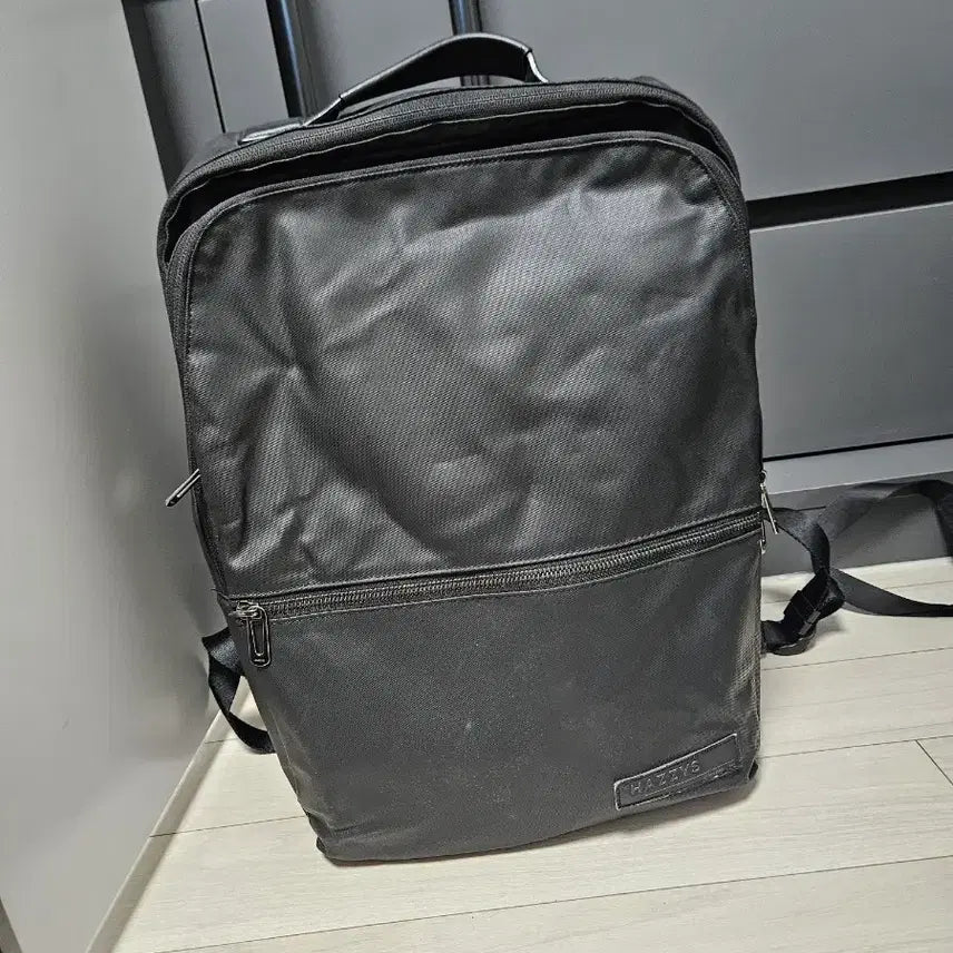 [BUNJANG] Hazzys Black Backpack / 헤지스 블랙 백팩