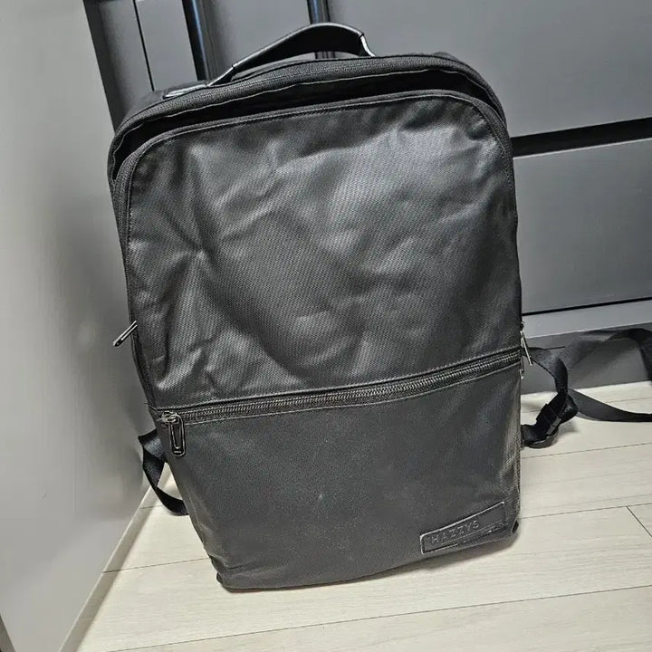 [BUNJANG] Hazzys Black Backpack / 헤지스 블랙 백팩