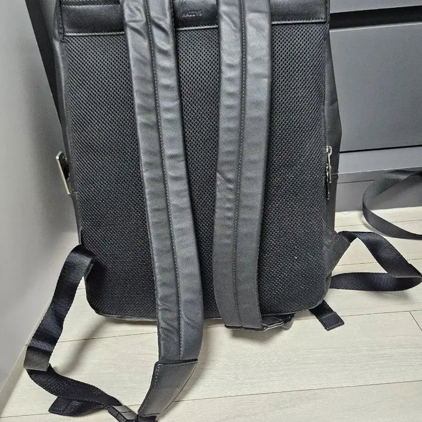 [BUNJANG] Hazzys Black Backpack / 헤지스 블랙 백팩