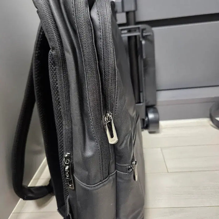 [BUNJANG] Hazzys Black Backpack / 헤지스 블랙 백팩