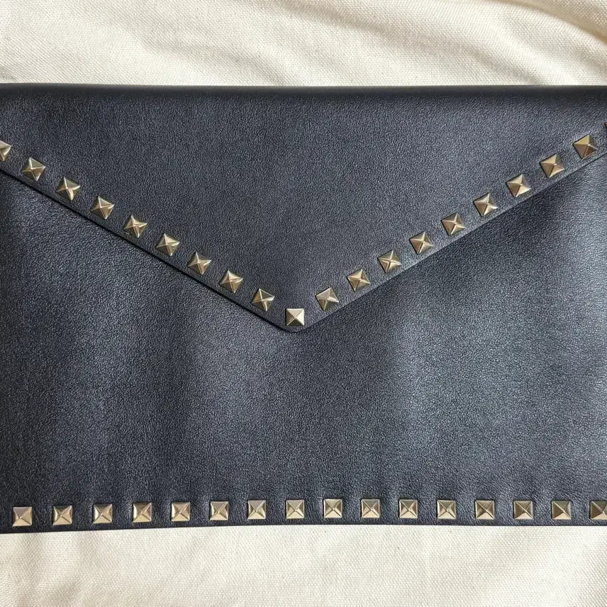 [BUNJANG] Valentino Rockstud Clutch / 발렌티노 락스터드 클러치