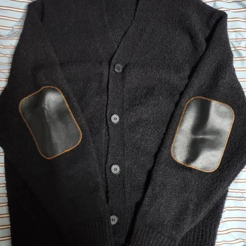 [BUNJANG] Meme Wardrobe Boucle Leather Patch Cardigan / 밈더워드로브 부클 레더패치 가디건