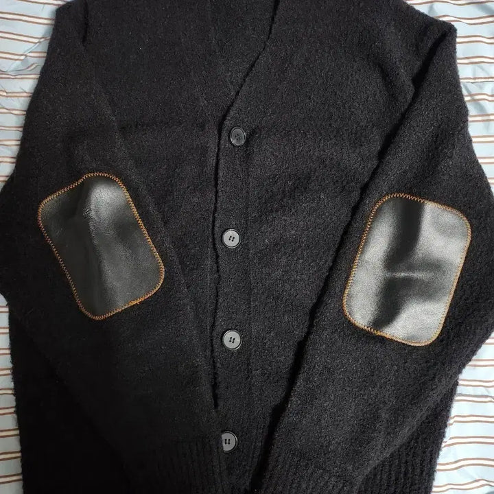 [BUNJANG] Meme Wardrobe Boucle Leather Patch Cardigan / 밈더워드로브 부클 레더패치 가디건