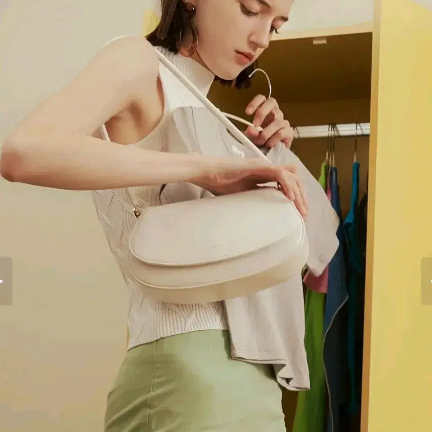 [BUNJANG] Stand Oil Clam Bag Shoulder Bag / 스탠드오일 클램백 (숄더백)