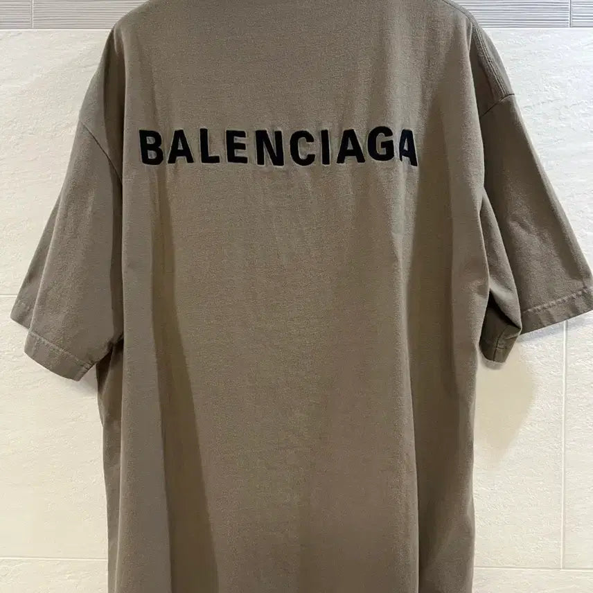 [SOLD OUT] 발렌시아가 백로고 자수 반팔티